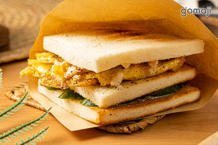 黑胡椒燻雞三明治