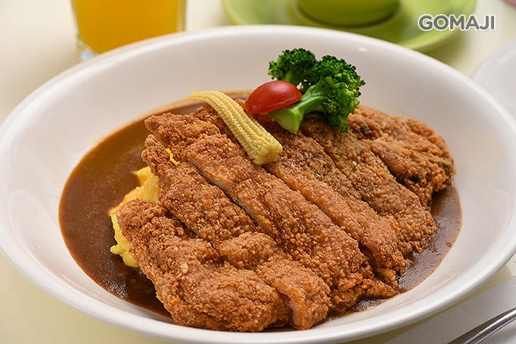 酥炸雞排歐姆蛋咖哩飯