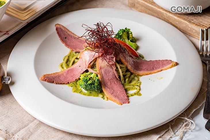 綠火山橙汁羅勒燻鴨肉義大利麵