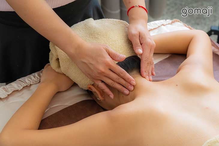 背部放鬆紓筋按壓