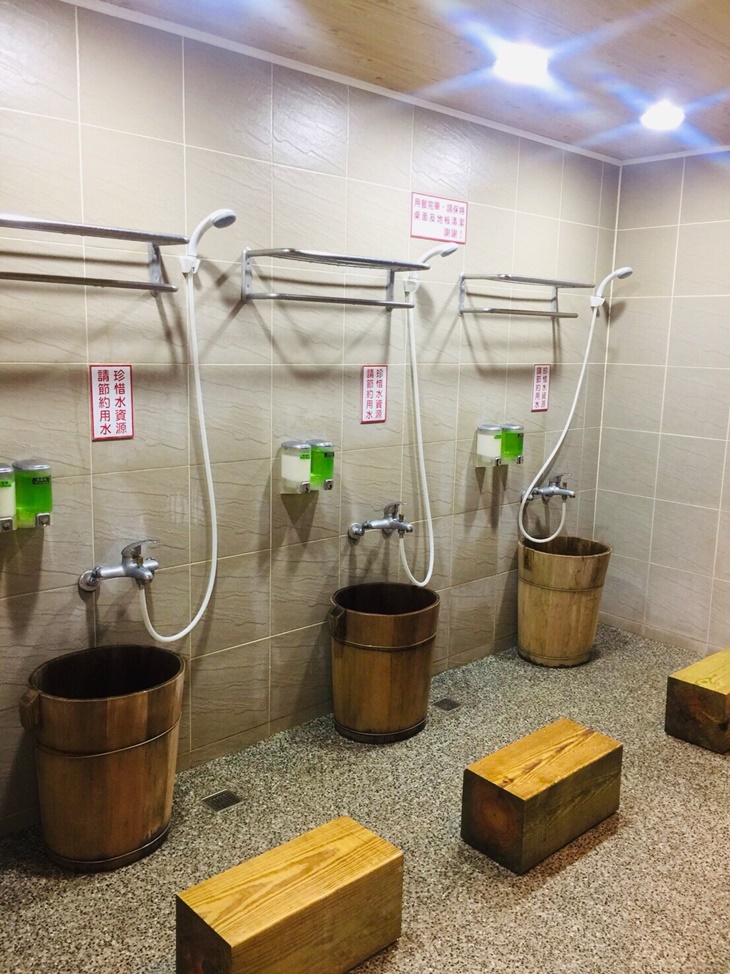 男裸湯