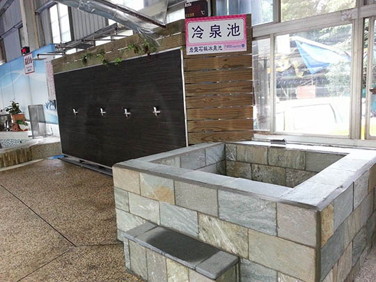 岩盤石板冰泉池