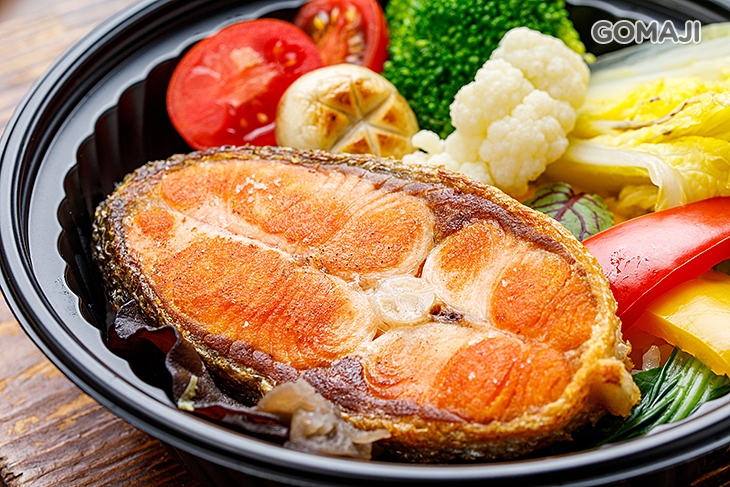嫩煎鮭魚餐盒 