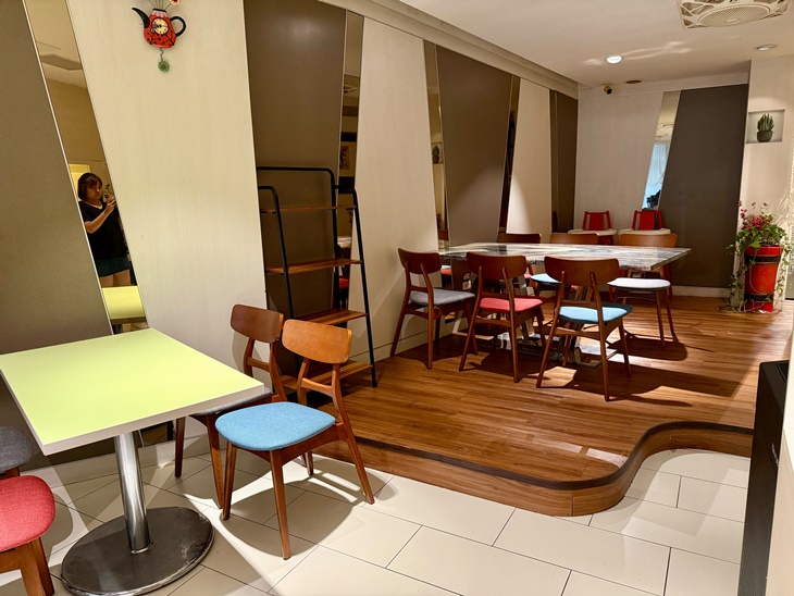 Dear 40 Cafe