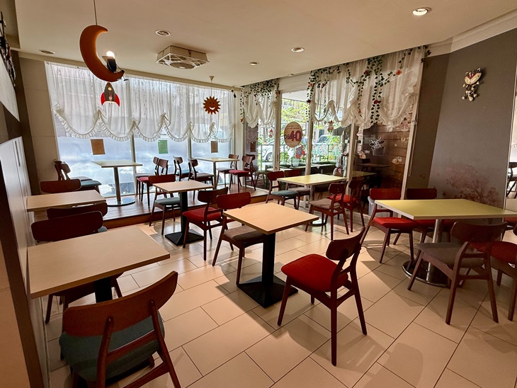 Dear 40 Cafe