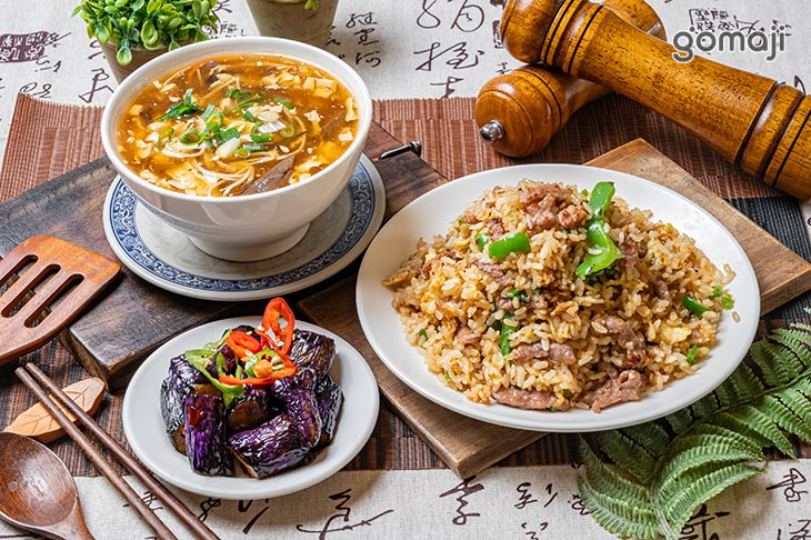 青椒牛肉炒飯+ 40元小菜 + 酸辣湯