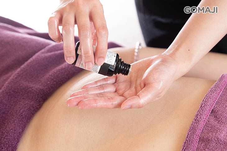 腹部暖宮按摩(搭配迷迭香精油)