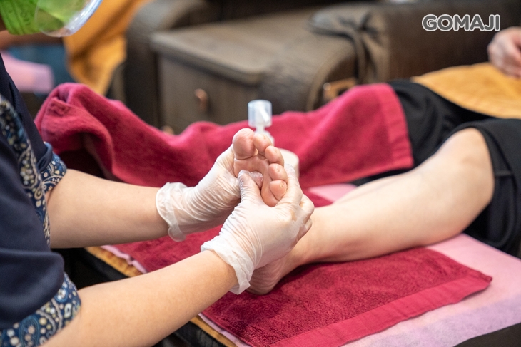 小李子輕巧無重力腳底按摩