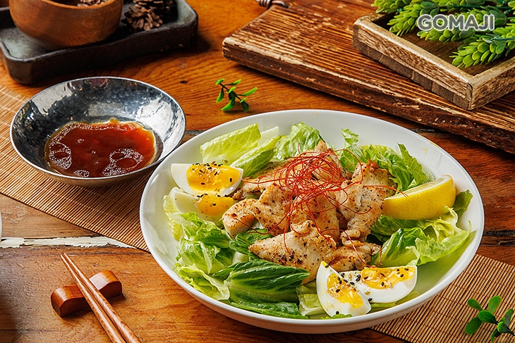 嫩煎雞胸佐沙拉