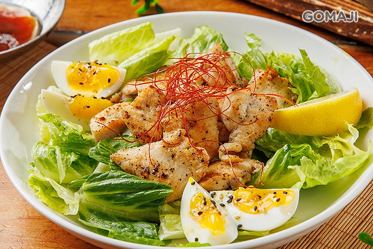 嫩煎雞胸佐沙拉