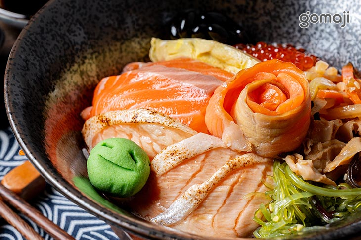 鮭魚四重奏丼飯
