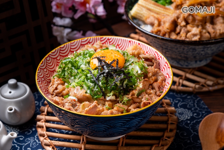 日式月見蔥丼牛肉飯