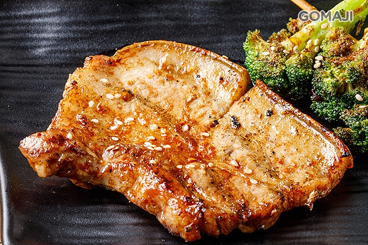 烤三層肉串一份 + 甜不辣一份 + 百頁豆腐一份 + 花椰菜一份