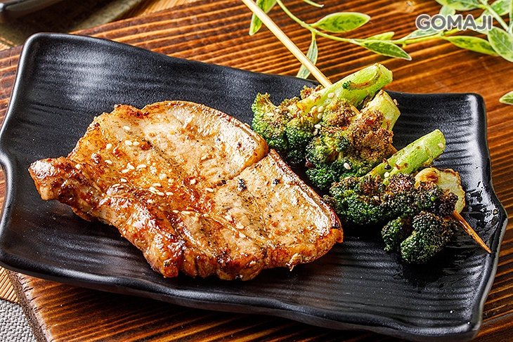 烤三層肉串一份 + 甜不辣一份 + 百頁豆腐一份 + 花椰菜一份