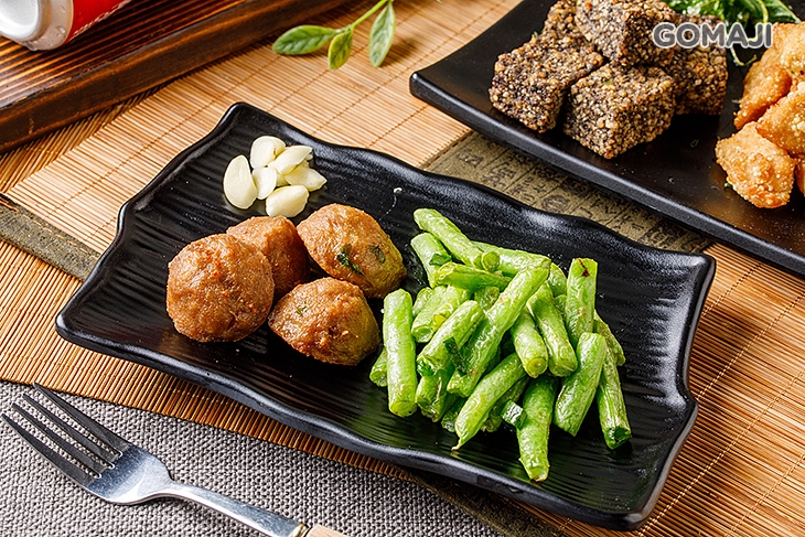 鹽酥雞一份 + 米血一份 + 四季豆一份 + 貢丸一份