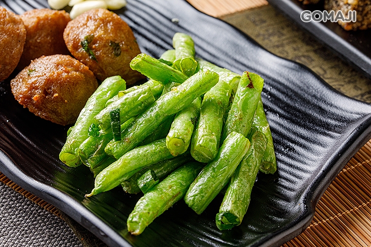 鹽酥雞一份 + 米血一份 + 四季豆一份 + 貢丸一份