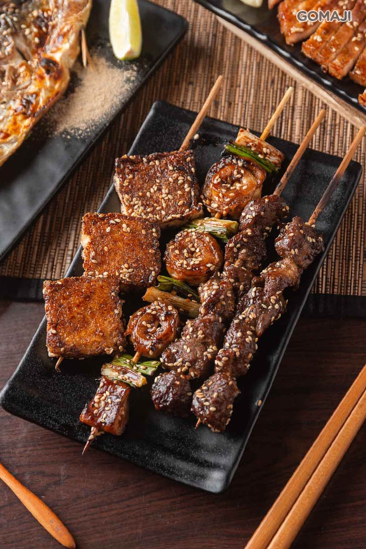  烤牛肉兩串+烤肥腸一份+烤百頁豆腐