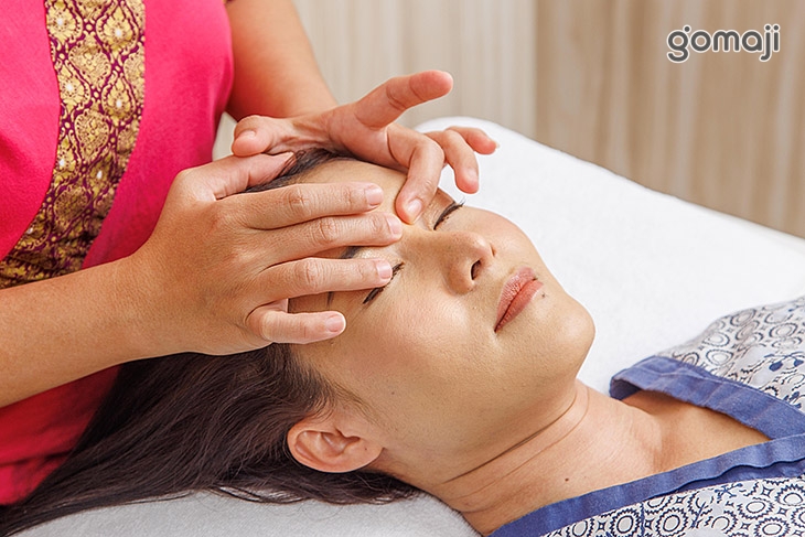 頭部舒刮指壓放鬆