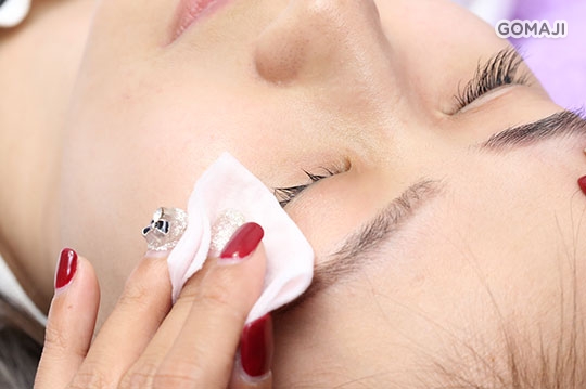 眼周跟真睫毛清潔