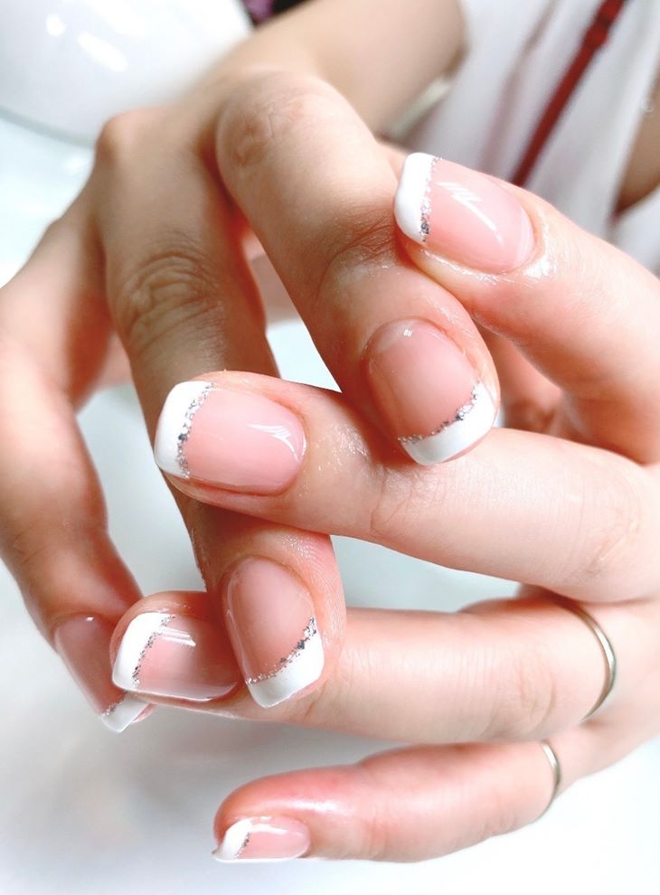 手部凝膠美甲上色