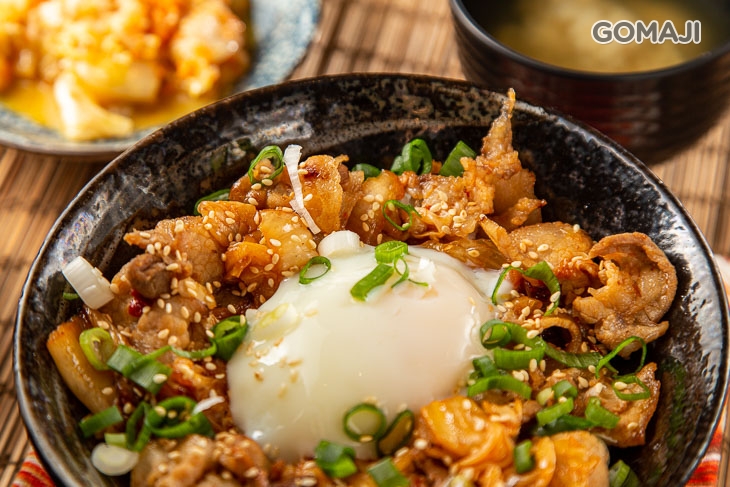 泡菜豚肉丼