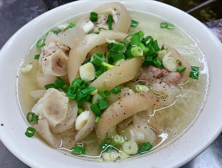 清燉豬腳河粉