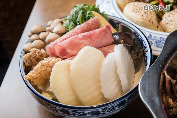 招牌乾鍋鴨（綜合菜盤）