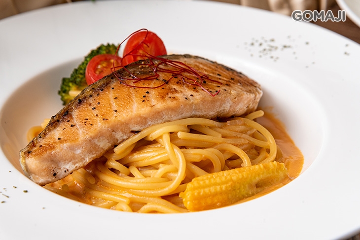 奶油蝦醬鮭魚義大利麵