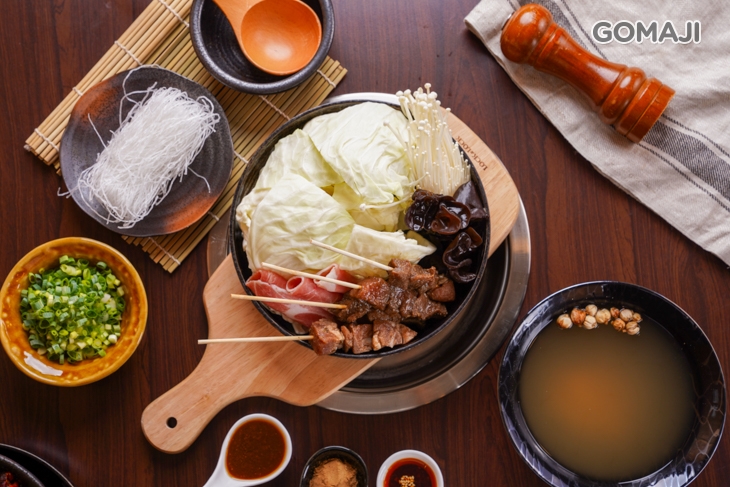 原味鍋(含高麗菜+金針菇+雲耳+豬肉片)+豬肉串+冬粉