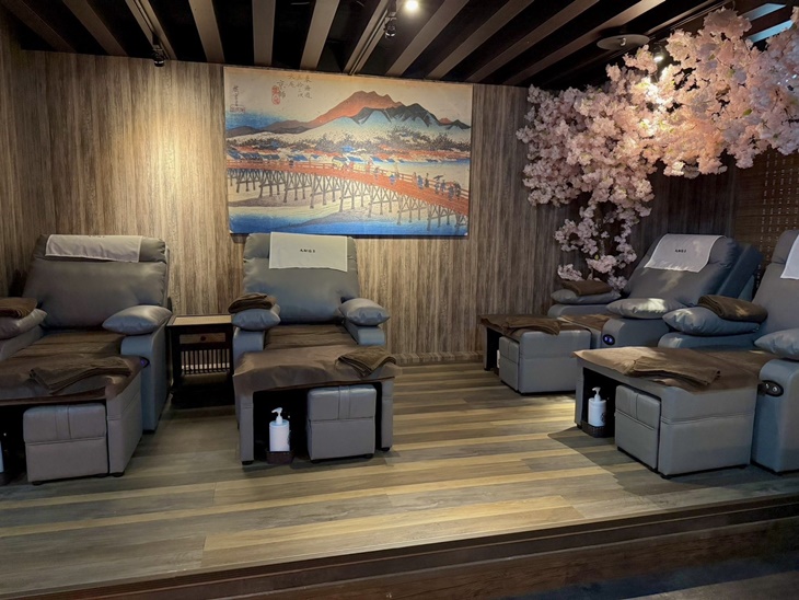 中和館