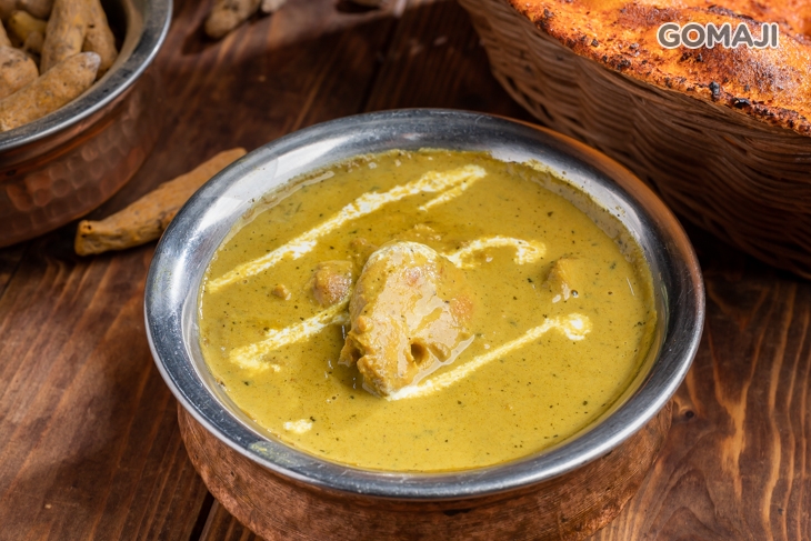 腰果泥香料雞咖喱、蒜辣烤餅