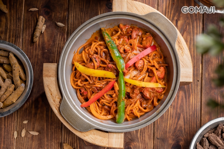 洋蔥香料燻雞肉義大利麵