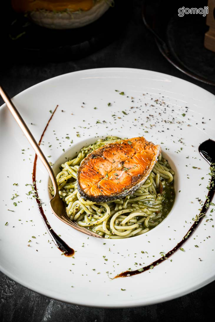 鮭魚青醬義大利麵