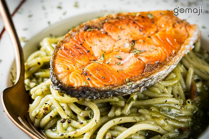 鮭魚青醬義大利麵