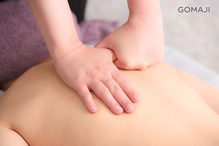 背部手技舒壓按摩