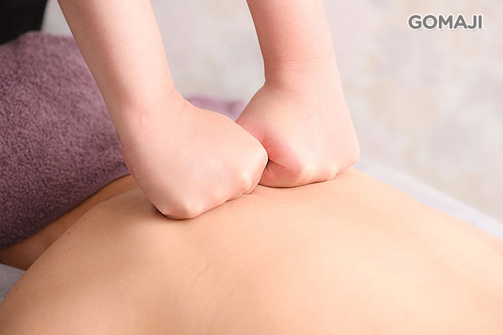 背部手技舒壓按摩