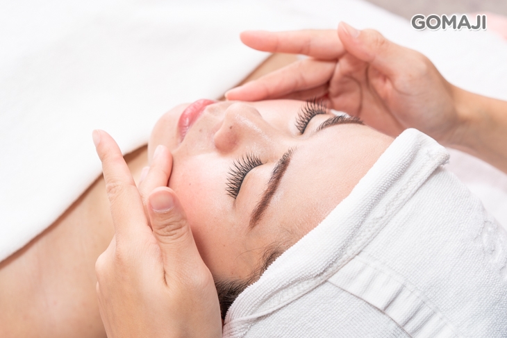 水潤保濕乳霜臉部手技按摩