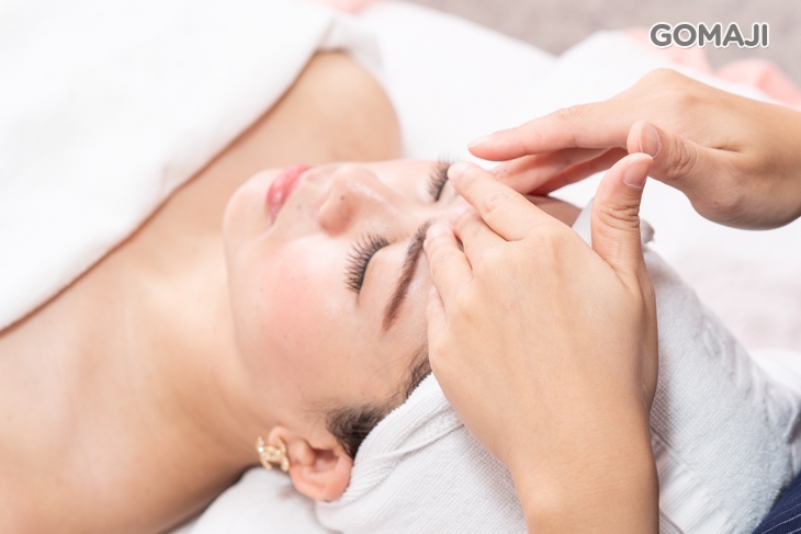 水潤保濕乳霜臉部手技按摩