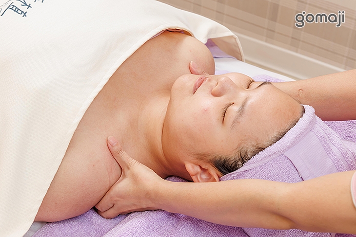 按摩手技(肩、頸、上胸+手臂)