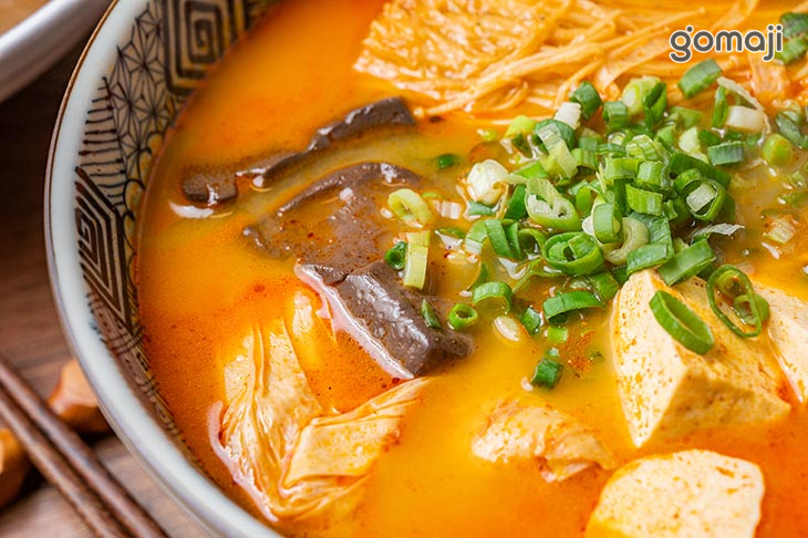 綜合麻辣鴨血臭豆腐湯