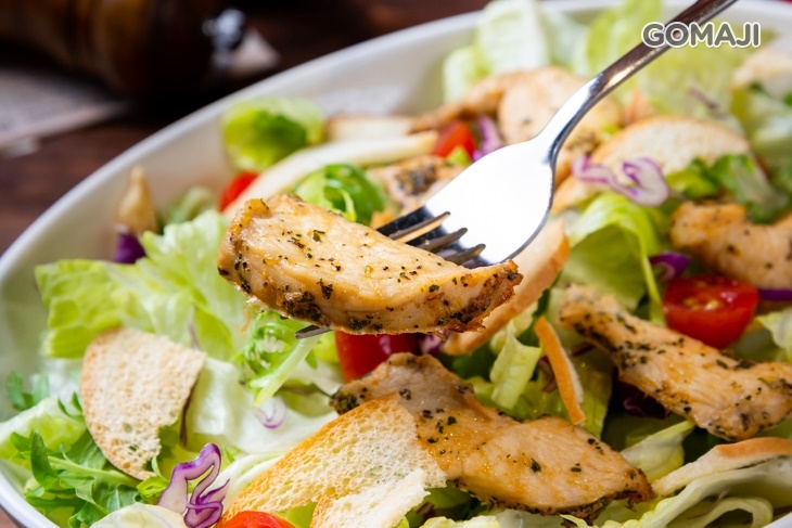 凱薩沙拉佐香烤雞肉