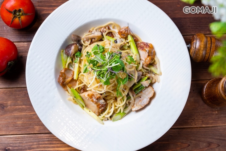 奶油蘆筍佐迷迭香烤雞肉義大利麵