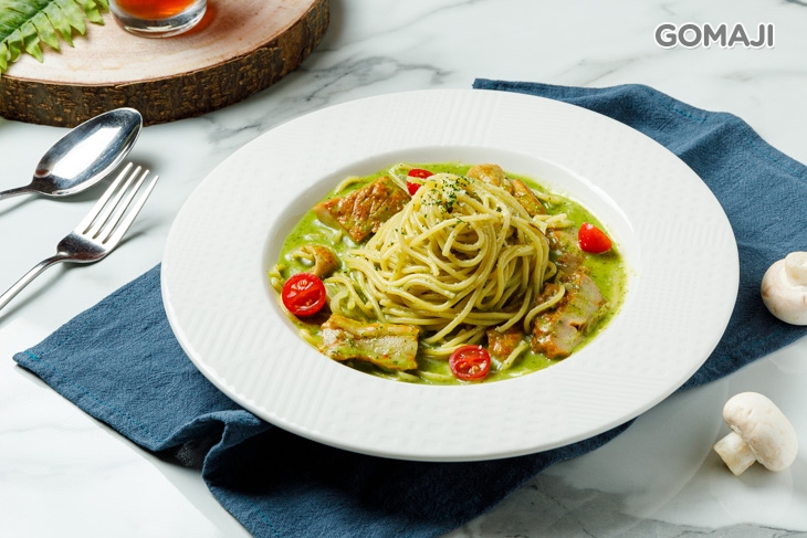 奶油青醬雞肉義大利麵