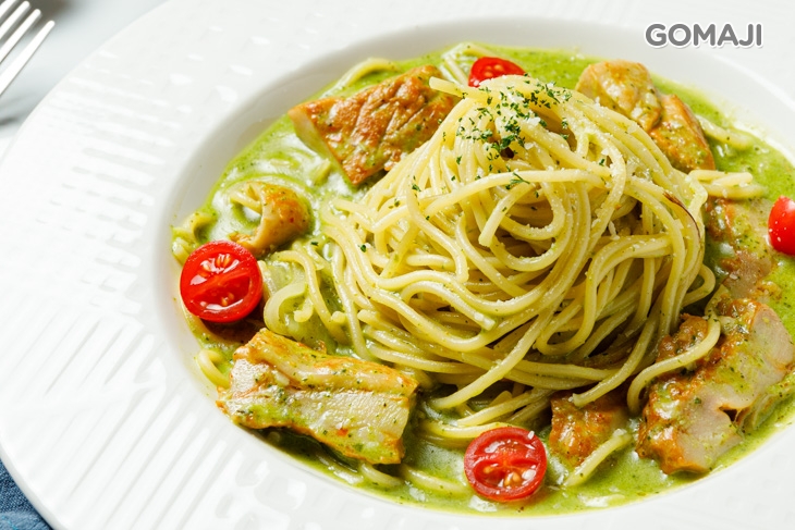 奶油青醬雞肉義大利麵