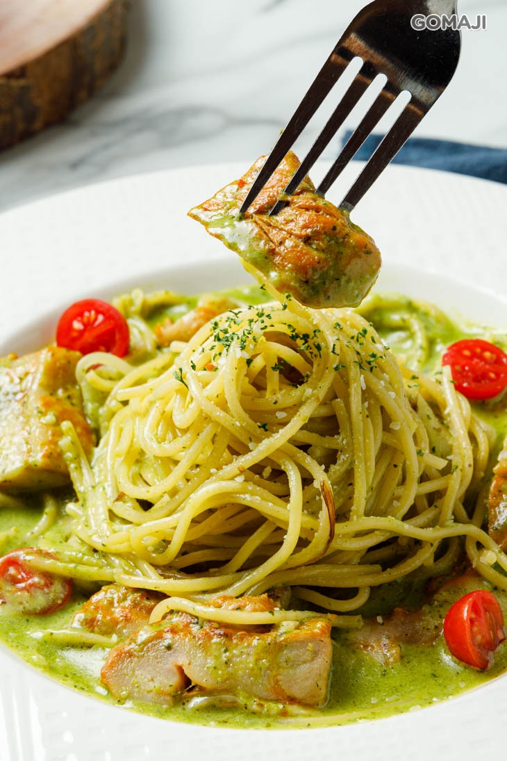 奶油青醬雞肉義大利麵