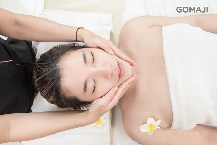 花蜜精露添加入按摩霜按摩