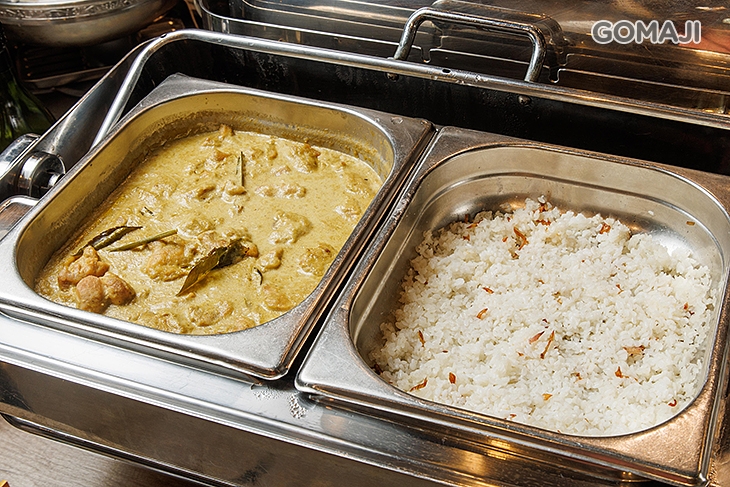 綠咖哩雞肉佐白飯