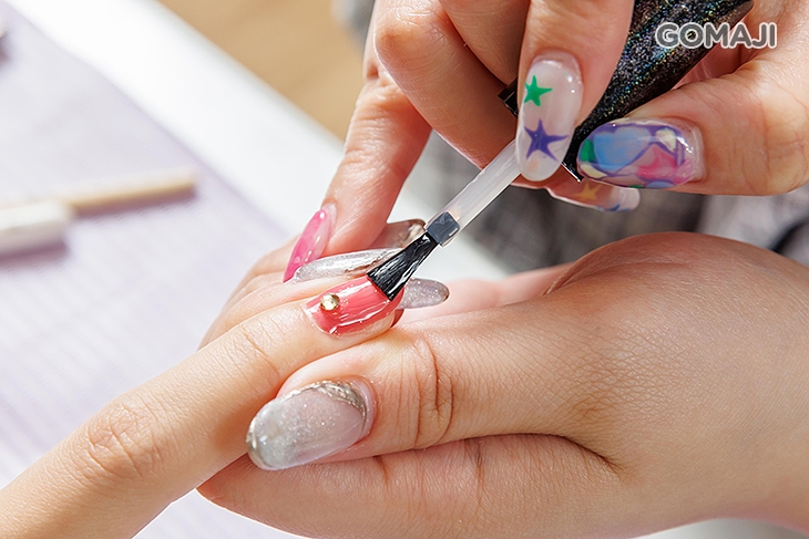 凝膠指甲上層封邊