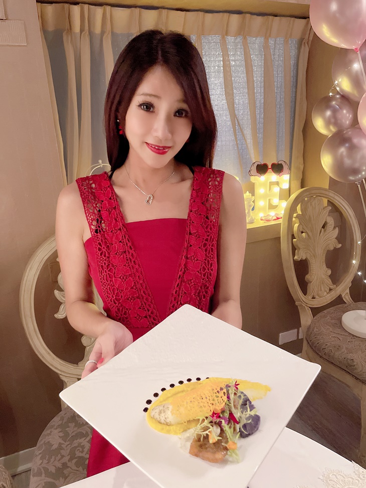 美女代言人：黃芓期