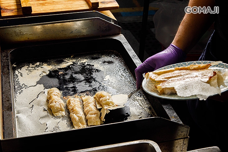 酸白菜鮮蝦大鍋貼 